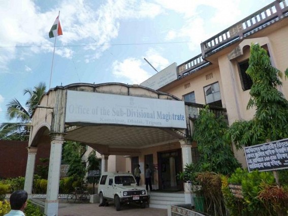 Kamalpur : Rumours of Bengali ultras spread : SDM & SDPO meet villagers