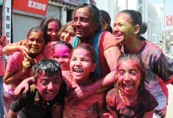Holi revellers caught between 'rang barse' and 'run barse'