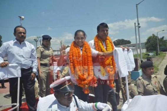 Produnova girl waited for 3 hours after her long tired journey inside Agartala Airport to receive a RED-Welcome : Tripura Sports Minister credits state govt. for Dipaâ€™s becoming perfect in â€˜Vault of Deathâ€™ ! 