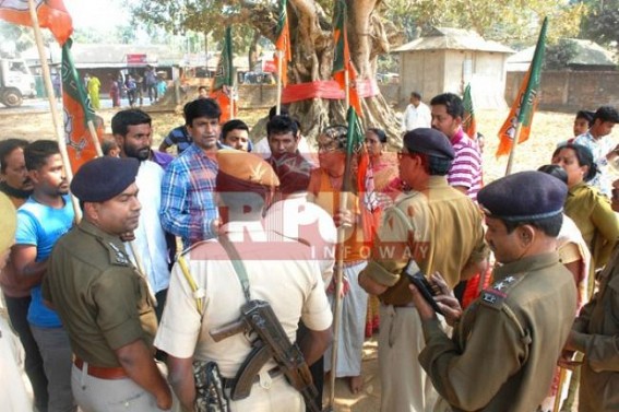 BJP protested demanding better infrastructure in school 