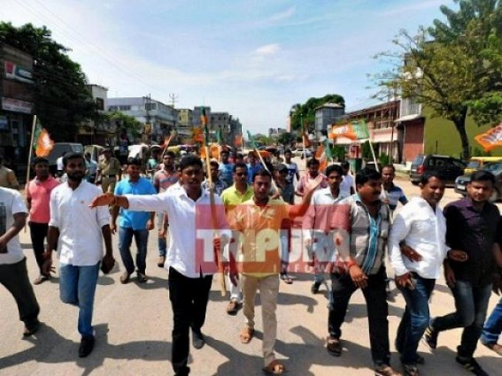 Political U Turn : BJP Yuva Morcha protested against Internet service suspension in 2017, now BJP Govt's Internet service suspension shocks young-voters