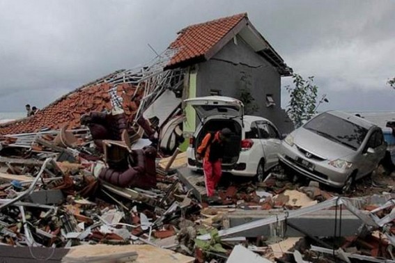 Indonesia tsunami: Rain hinders search for survivors