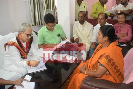 Deputy CM meets BJP kariyakartas in â€˜Janata Durbarâ€™
