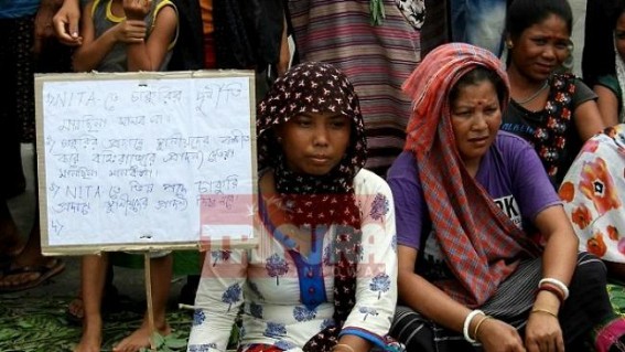 Locals lock Agartala-NIT main gate to protest against outsiders' appointments, demand priority to locals while appointing workers 