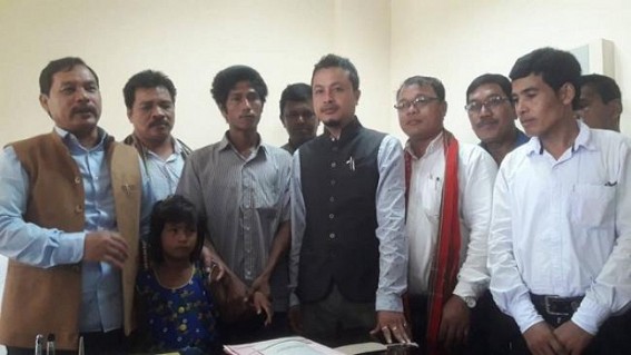 Tribal Welfare Dept felicitates train-passenger savior Swapan Debbarma Rs. 50,000