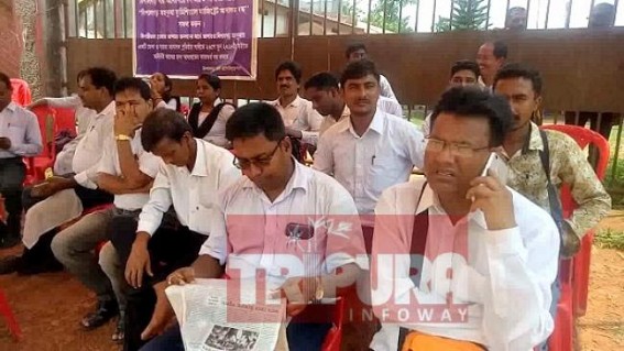 Lawyers lock Bishalgarh court gate opposing proposed District Courtâ€™s placement