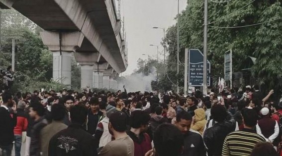 Jamia students' march turns violent, Media persons injured 