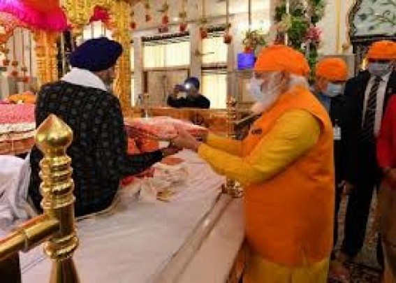 Modi pays surprise visit to Gurudwara Rakabganj