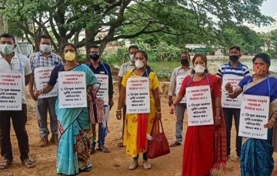 â€˜Government, give our jobs backâ€™, said Terminated 10323 teachers, staged protest demanding for jobs 