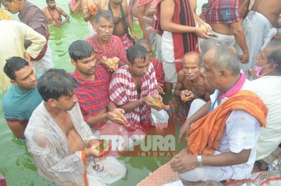 Auspicious â€˜Mahalayaâ€™ observed at Laxmi Narayan Bari