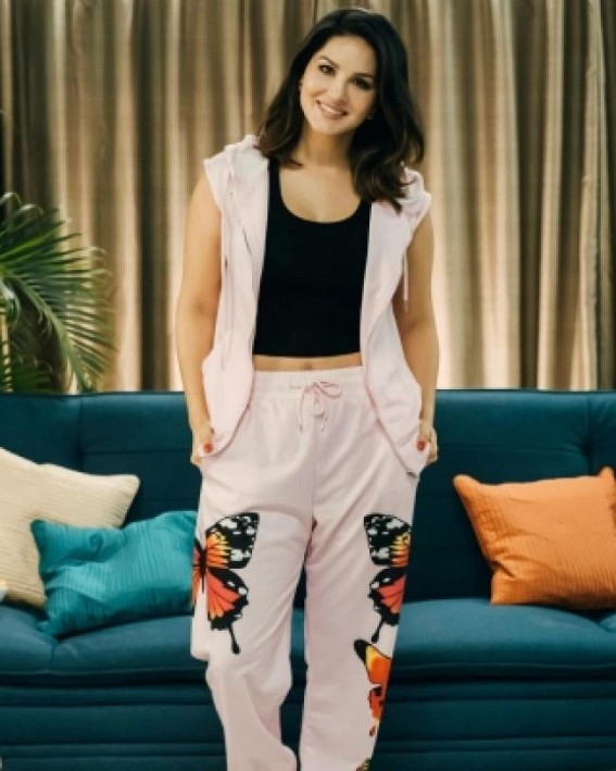 Sunny Leone is 'one with the couch'