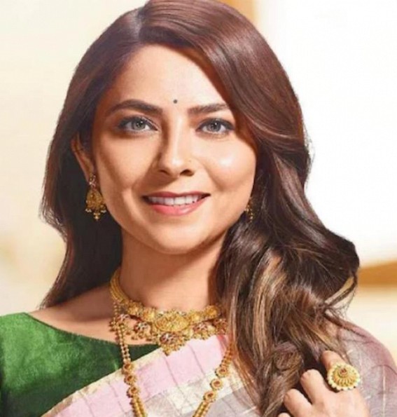 Sonalee Kulkarni's 'Tamasha Live' poster unveiled on Planet Marathi OTT Sonalee Kulkarni's 'Tamasha Live' poster unveiled on Planet Marathi OTT