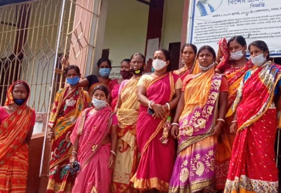 Women gheraoed Kanchanmala Village Panchayat in protest against Drinking Water Crisis 