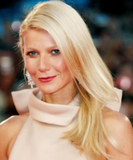 Gwyneth jokes she had sex with Hailey Bieber's father in a bathroom