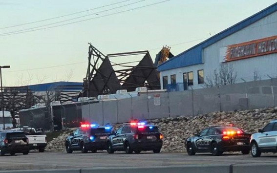 Three killed in hangar collapse at US airport