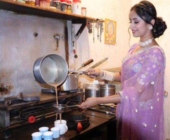 Maera Misshra treats 'Bhagya Lakshmi' family with her special 'kadak masala chai'