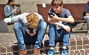 Australian Teens Under 16 Begin Losing Access to Social Media as Nationwide Ban Takes Effect