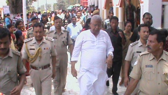 Governor visits Udaipur, offer prayers at Matabari Governor visits Udaipur, offer prayers at Matabari