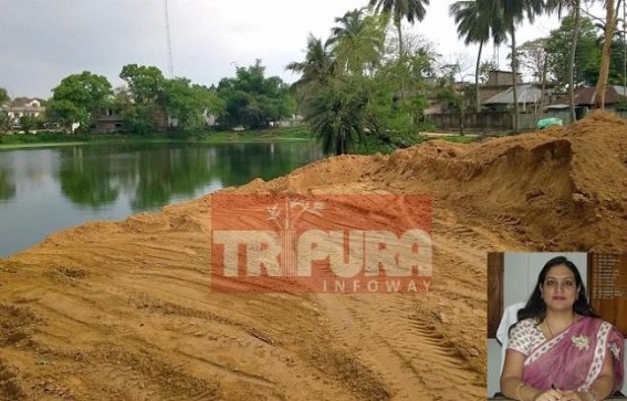 DM Gomati's close link with Political Masters leading Lake City Udaipur to its catastrophe; Udaipur Municipal Council a mute spectator DM Gomati's close link with Political Masters leading Lake City Udaipur to its catastrophe; Udaipur Municipal Council a mute spectator