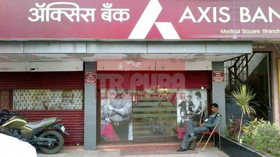 5 lakh loot case: Police suspected one from the CCTV footage of Axis bank, yet to trace his identity 5 lakh loot case: Police suspected one from the CCTV footage of Axis bank, yet to trace his identity