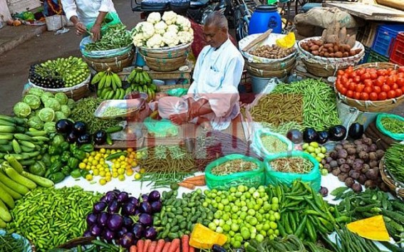 New Year 1423 : Market attracts huge customer gathering on Thursday morning amidst Price hike New Year 1423 : Market attracts huge customer gathering on Thursday morning amidst Price hike