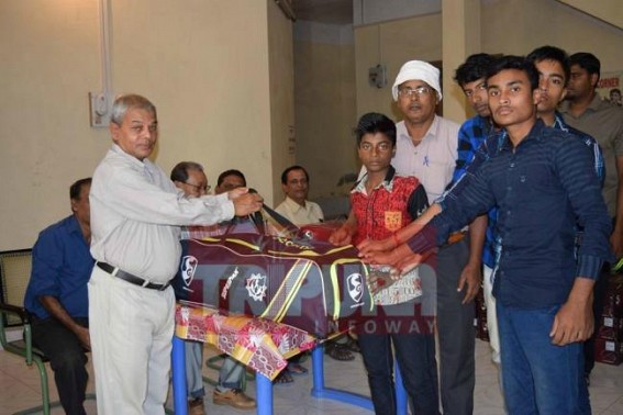 Sabroom: Tripura Cricket association distributed sports goods to students Sabroom: Tripura Cricket association distributed sports goods to students