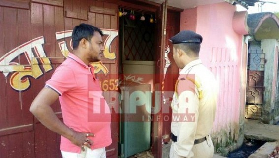 Jewelry shop attempted to loot by robbers Jewelry shop attempted to loot by robbers