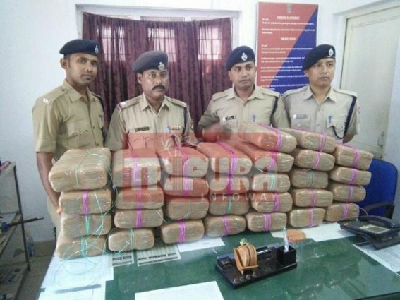 Police recovered Rs. 3 lakhs of ganja from Agartala-Kolkata Express Police recovered Rs. 3 lakhs of ganja from Agartala-Kolkata Express