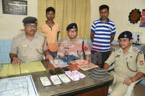 Frauds arrested with 5.25 lakhs Frauds arrested with 5.25 lakhs