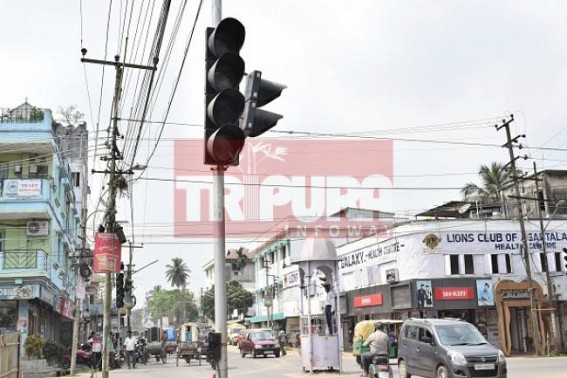 Traffic Police back on traffic posts as traffic signals are not working since 4 days Traffic Police back on traffic posts as traffic signals are not working since 4 days