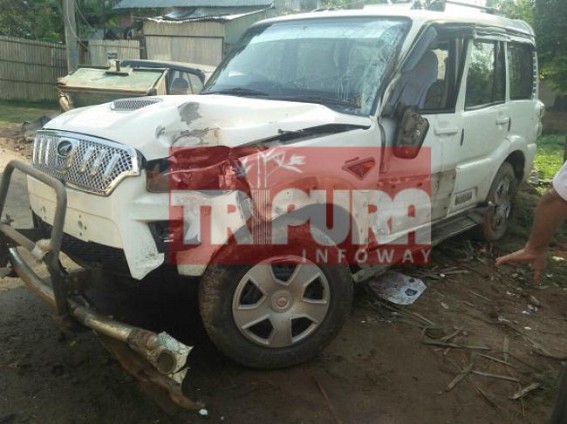 Drunken driver hit electric poles, injured Drunken driver hit electric poles, injured