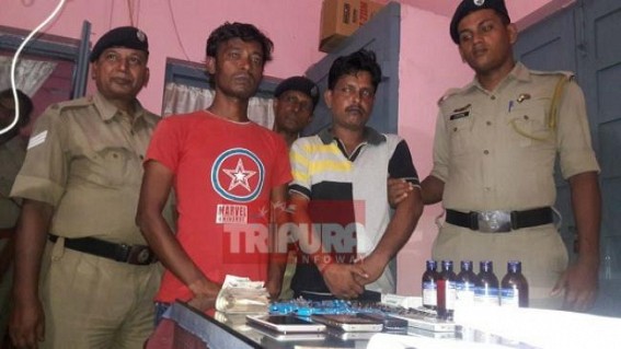 Cop trapped two drug smugglers in ‘Consumer’ attire Cop trapped two drug smugglers in ‘Consumer’ attire