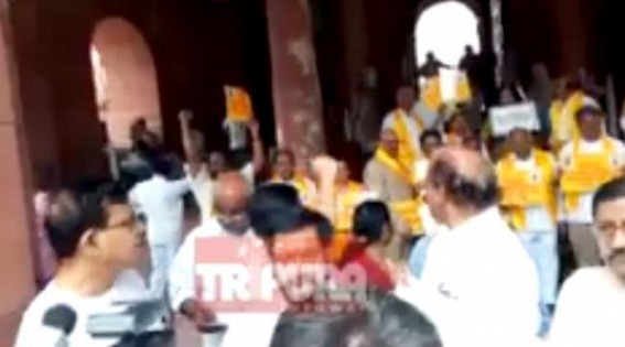 TDP raises, ‘We Want Justice’ slogan behind CPI-M protest in Parliament, MP Jiten gestures Red-salute to TDP TDP raises, ‘We Want Justice’ slogan behind CPI-M protest in Parliament, MP Jiten gestures Red-salute to TDP