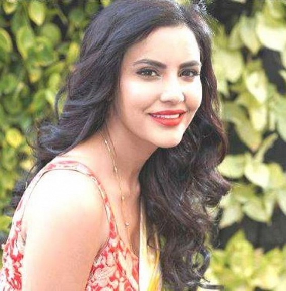 Priya Anand slams troll for calling her 'bad luck' Priya Anand slams troll for calling her 'bad luck'