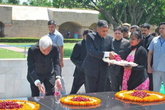 Election Commissioners trolled in social media after visited Rajghat to seek blessing from Mahatma Gandhi : Netizens remind Pragya Thakur case, EC’s decline over VVPAT slip counting Election Commissioners trolled in social media after visited Rajghat to seek blessing from Mahatma Gandhi : Netizens remind Pragya Thakur case, EC’s decline over VVPAT slip counting