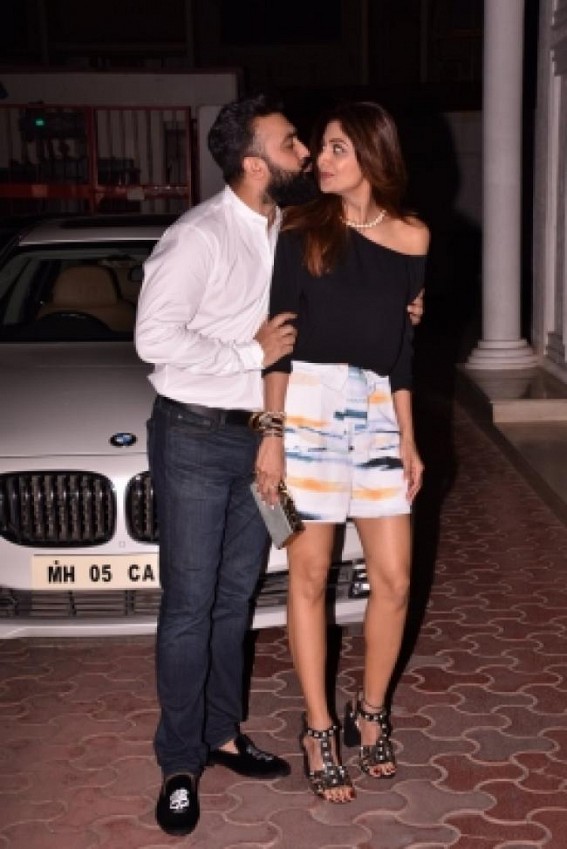 Shilpa Shetty, husband's 'Jumma chumma' moment Shilpa Shetty, husband's 'Jumma chumma' moment