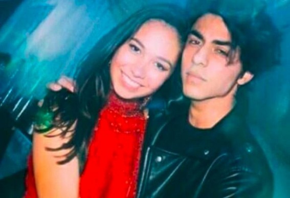 Aryan Khan poses with girl, photo goes viral Aryan Khan poses with girl, photo goes viral