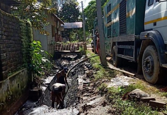 CM asks AMC to complete drain-cleaning drives before Durga Puja, work-speed doubled CM asks AMC to complete drain-cleaning drives before Durga Puja, work-speed doubled