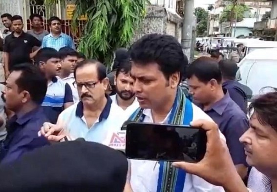CM visits Agartala City, spots ‘negligence’ of AMC councilors, warns suspension of negligent employees CM visits Agartala City, spots ‘negligence’ of AMC councilors, warns suspension of negligent employees