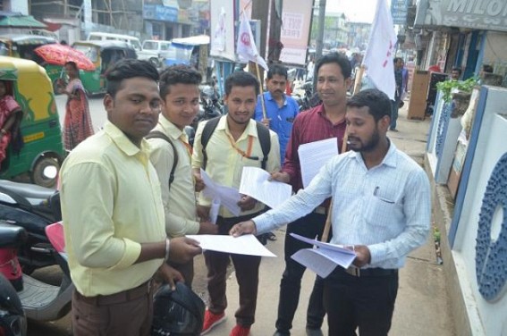 DYFI distributes leaflets on unemployment issue DYFI distributes leaflets on unemployment issue