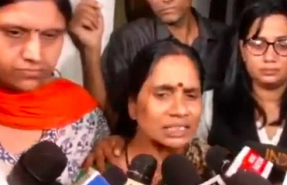 Friday's sun rose for daughters of India: Nirbhaya's mother Friday's sun rose for daughters of India: Nirbhaya's mother