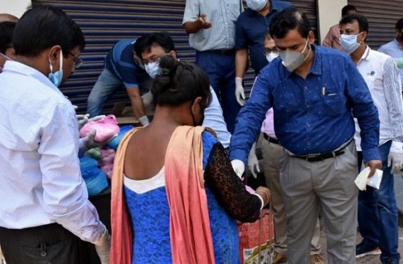 OSD Sanjay Mishra distributed relief items to people in Banamalipur, State Govt’s initiatives continue via Officials OSD Sanjay Mishra distributed relief items to people in Banamalipur, State Govt’s initiatives continue via Officials