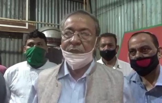 Speaker Rebati Mohan Das distributed mask and sanitizer among fish sellers Speaker Rebati Mohan Das distributed mask and sanitizer among fish sellers