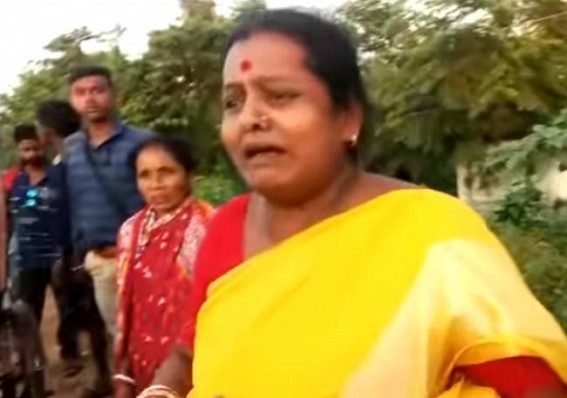 Robbers snatched Gold Necklace from a woman in broad-day light at Bishalgarh Robbers snatched Gold Necklace from a woman in broad-day light at Bishalgarh