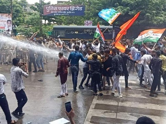 Congress workers demanding easing of Covid curbs lathi-charged in Indore Congress workers demanding easing of Covid curbs lathi-charged in Indore
