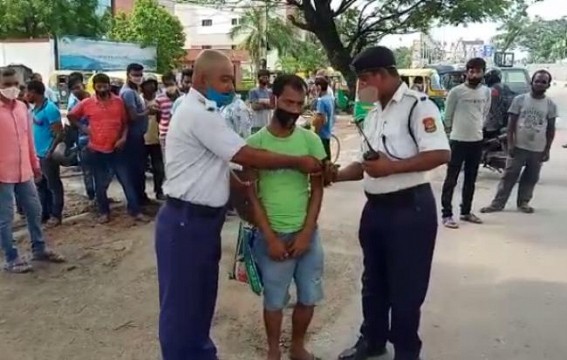 Auto Driver hit a vehicle in front of Police : Caught with Brown Sugar Auto Driver hit a vehicle in front of Police : Caught with Brown Sugar