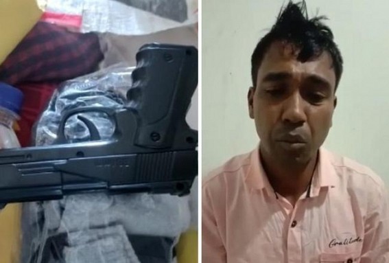 Thief was caught red-handed in IGM hospital with a Plastic Gun while stealing in Nurse Room Thief was caught red-handed in IGM hospital with a Plastic Gun while stealing in Nurse Room