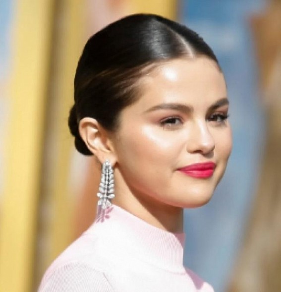 Selena Gomez is 'just not happy' with overturning Roe v Wade decision by US Supreme Court Selena Gomez is 'just not happy' with overturning Roe v Wade decision by US Supreme Court