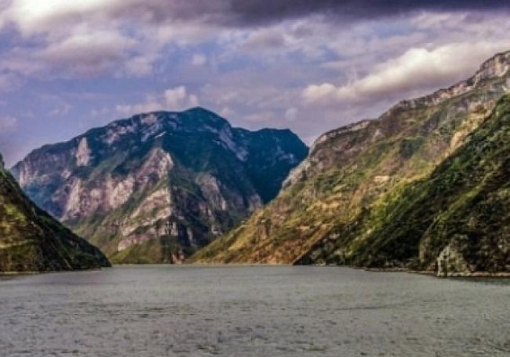 Drought in China causes Yangtze river to dry up Drought in China causes Yangtze river to dry up