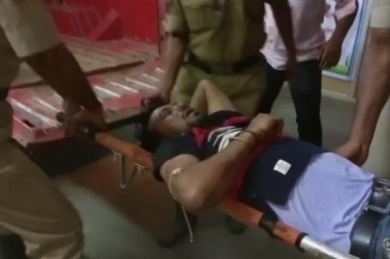 Road mishap near Sepahijala Gate under Bishalgarh PS, 1 injured critically Road mishap near Sepahijala Gate under Bishalgarh PS, 1 injured critically